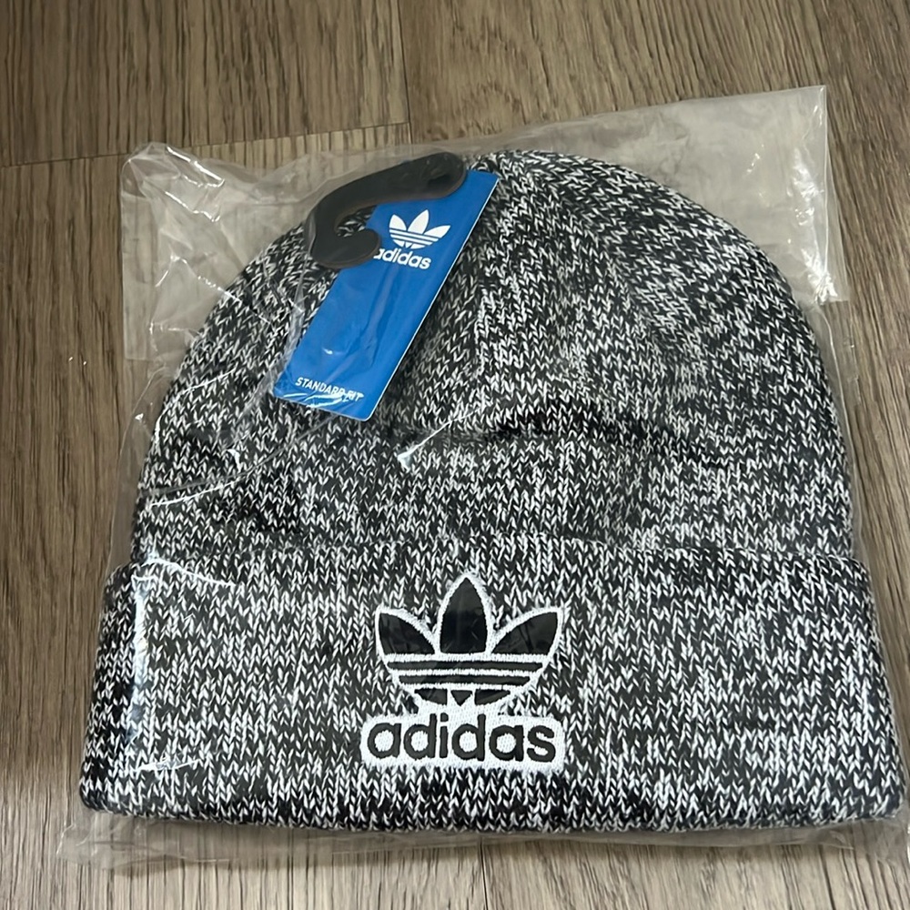 NWT: Adidas Unisex Originals TreFoil Black and White Beannie